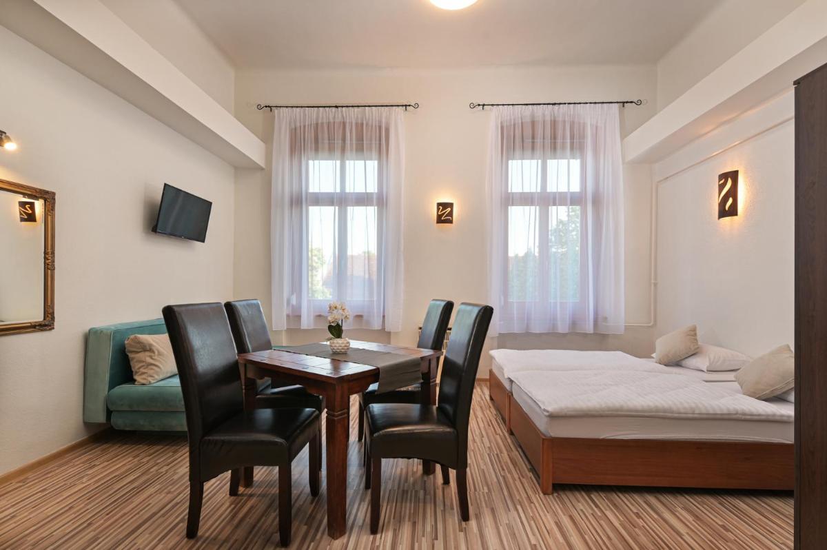 Világóra Apartman - Housity