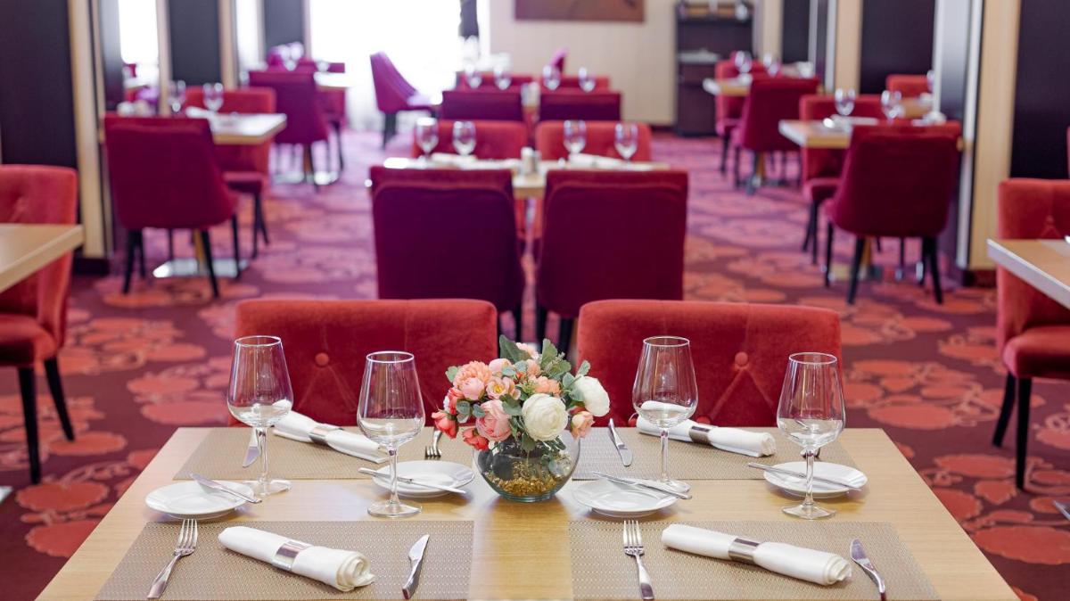 RIN Airport Hotel - Housity