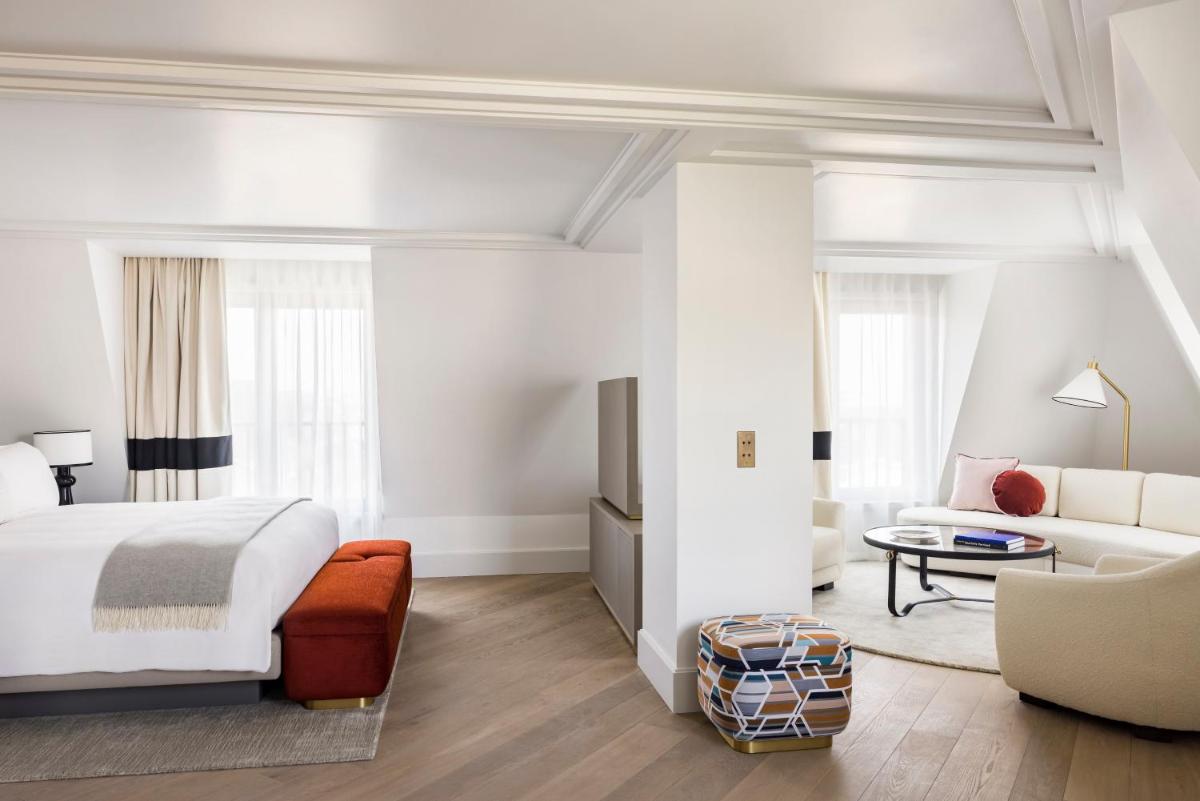 Un ou plusieurs lits dans un hébergement de l'établissement Kimpton - St Honoré Paris by IHG