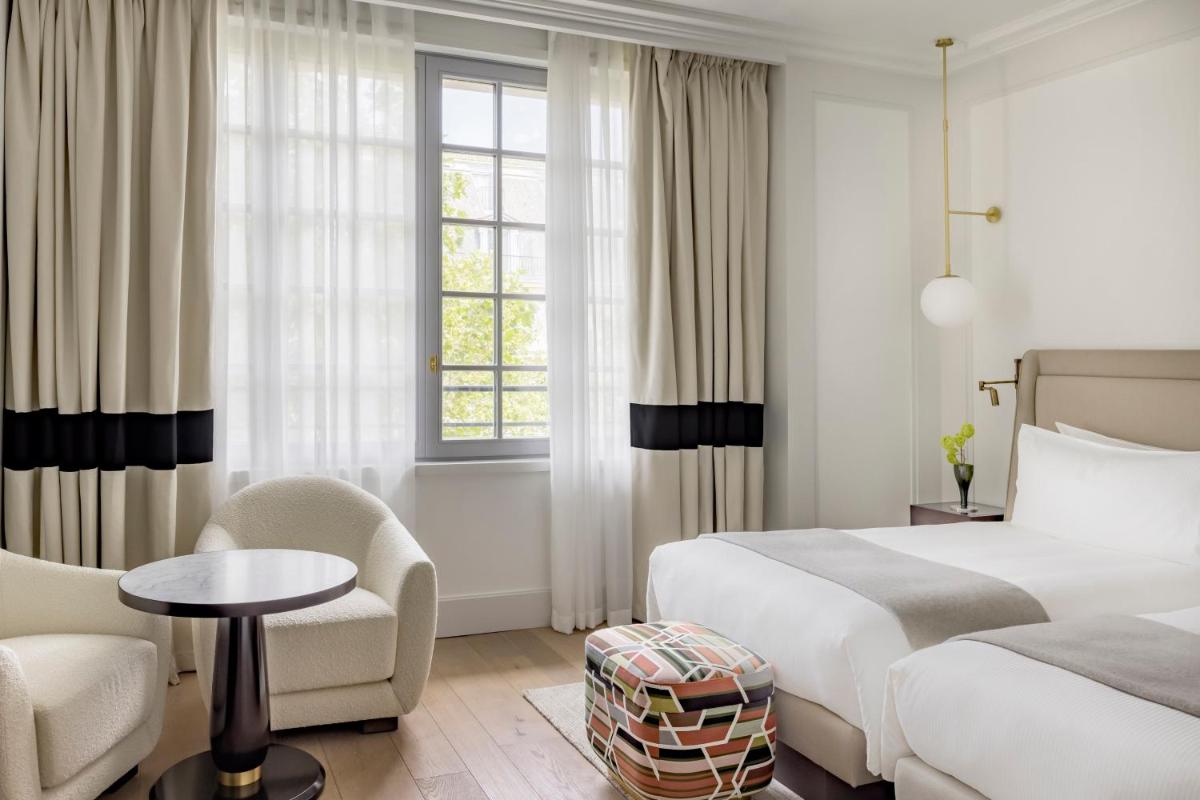 Un ou plusieurs lits dans un hébergement de l'établissement Kimpton - St Honoré Paris by IHG