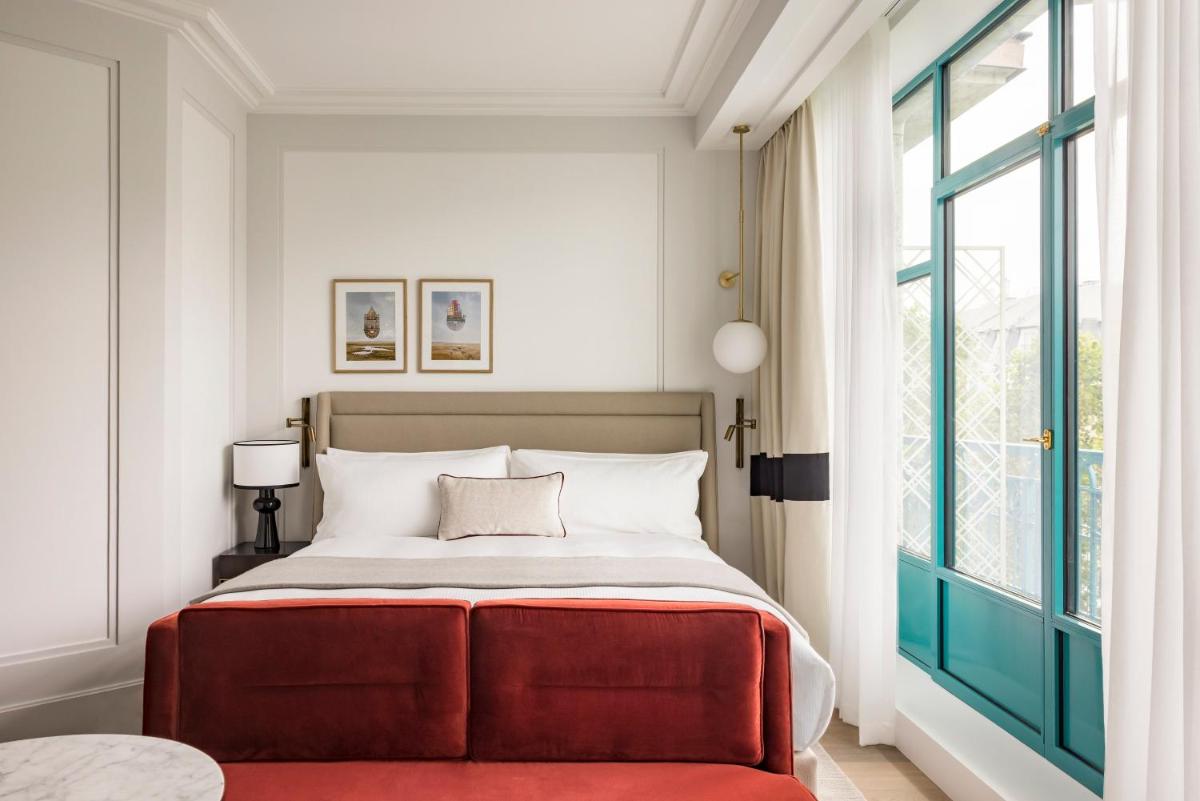 Un ou plusieurs lits dans un hébergement de l'établissement Kimpton - St Honoré Paris by IHG