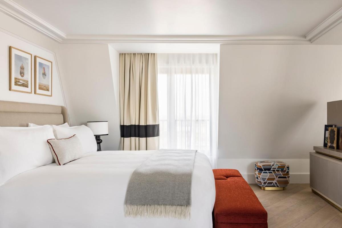 Un ou plusieurs lits dans un hébergement de l'établissement Kimpton - St Honoré Paris by IHG