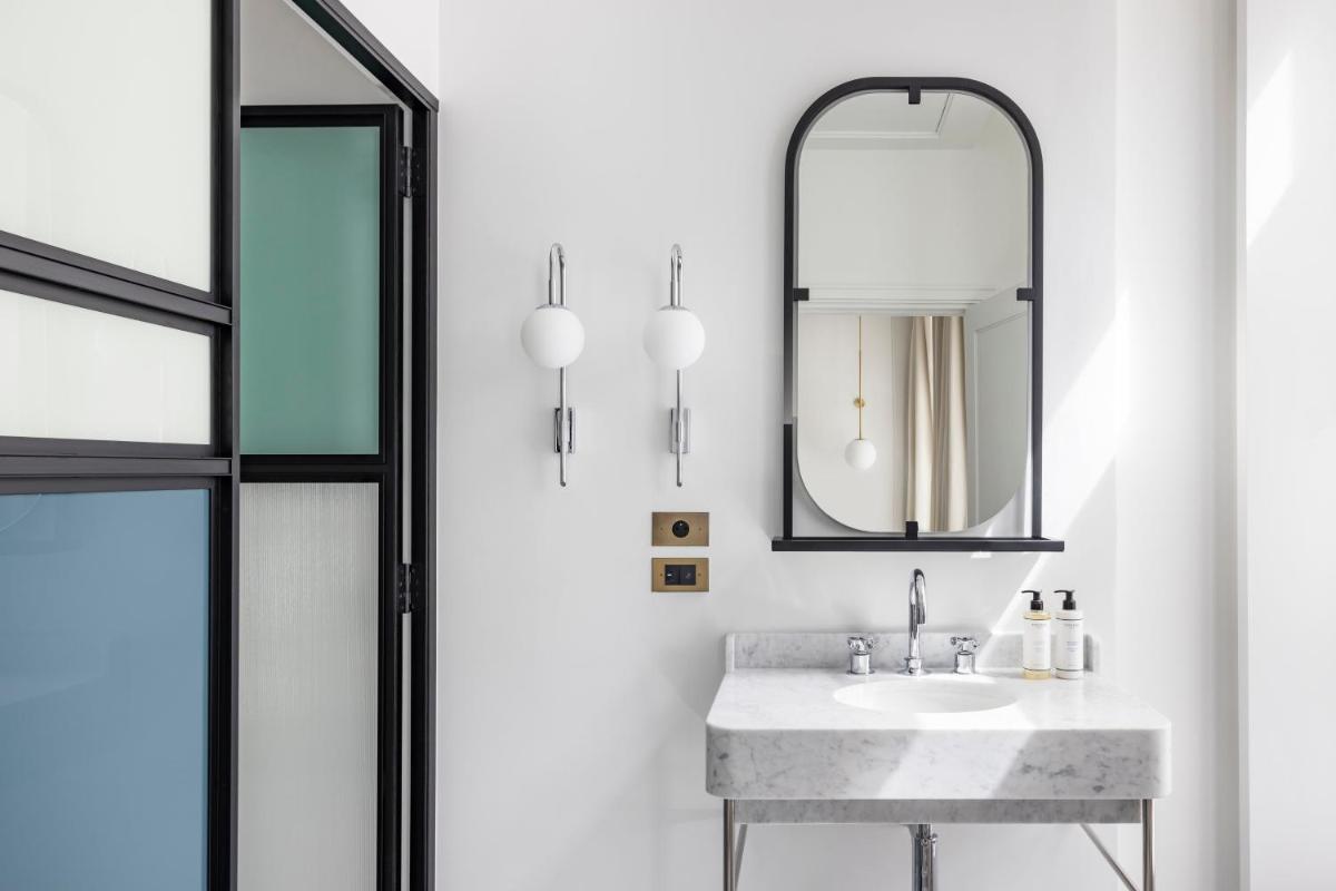 Salle de bains dans l'établissement Kimpton - St Honoré Paris by IHG