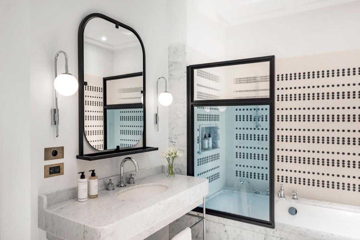 Salle de bains dans l'établissement Kimpton - St Honoré Paris by IHG