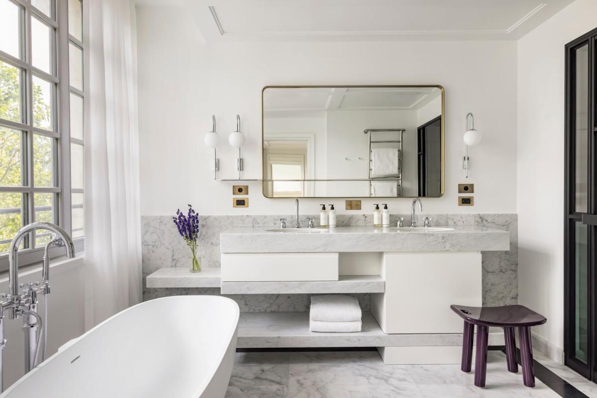 Salle de bains dans l'établissement Kimpton - St Honoré Paris by IHG