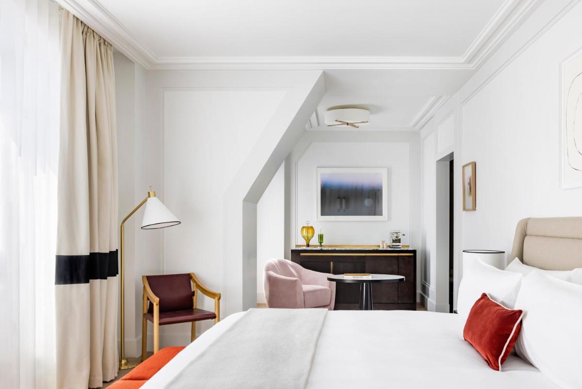 Un ou plusieurs lits dans un hébergement de l'établissement Kimpton - St Honoré Paris by IHG