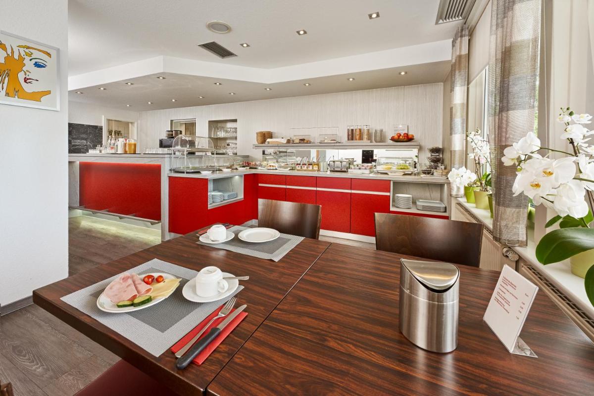 Hotel Touristik - Housity