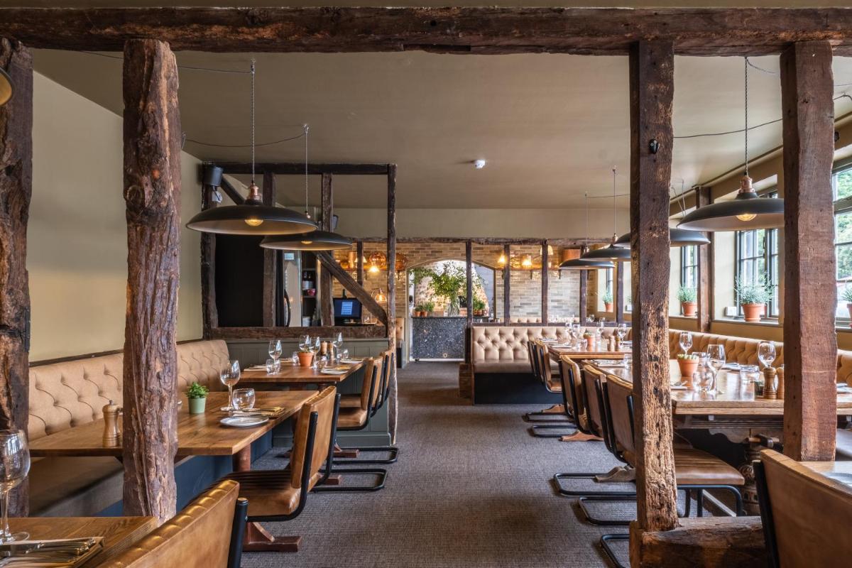 The Cricketers Clavering - Housity