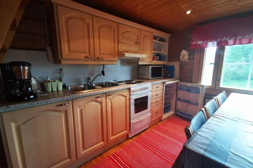 Annin Mökki Tenojoen rannalla - Housity