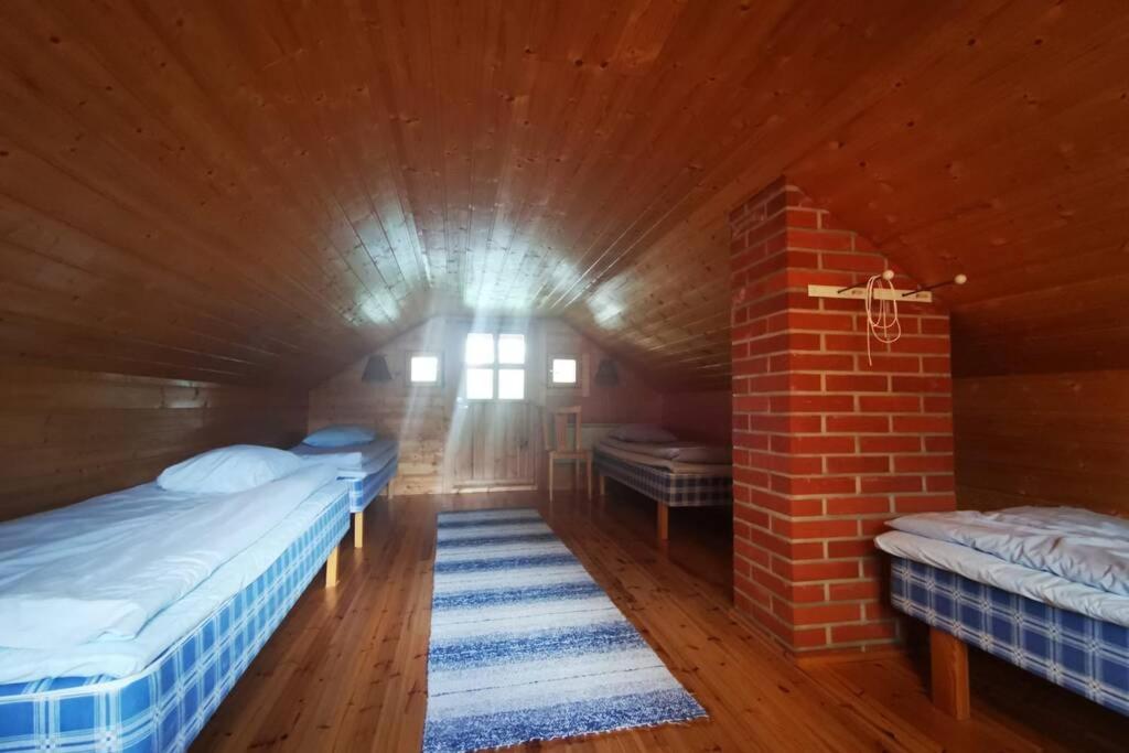 Annin Mökki Tenojoen rannalla - Housity