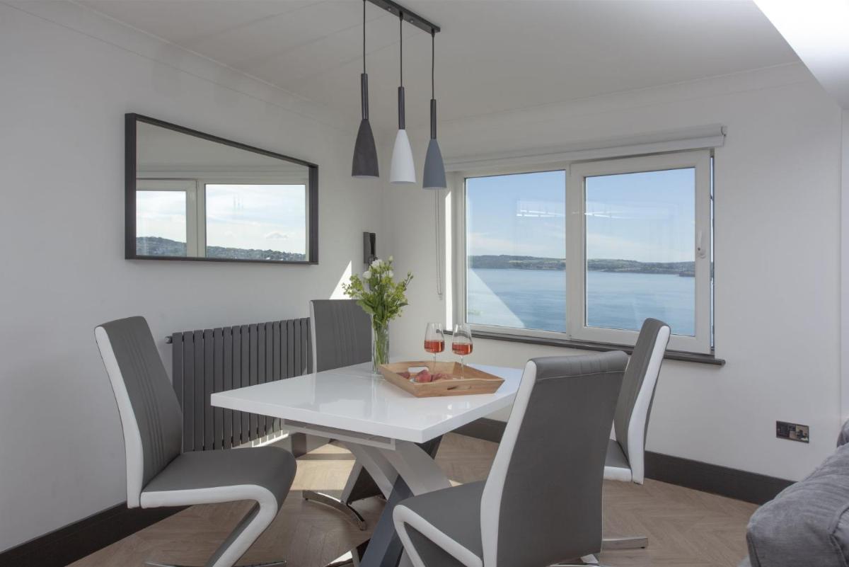 8 Bayview, Vernon Court - Housity