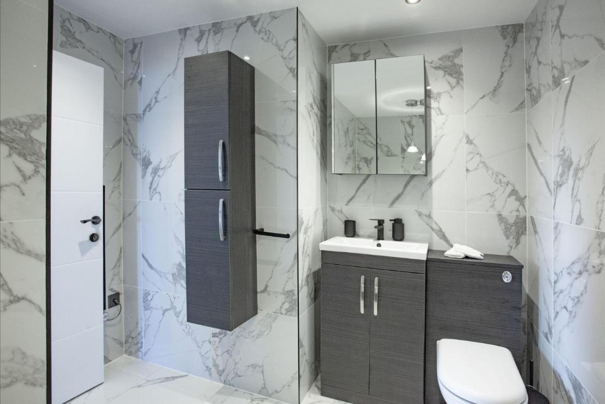 8 Bayview, Vernon Court - Housity