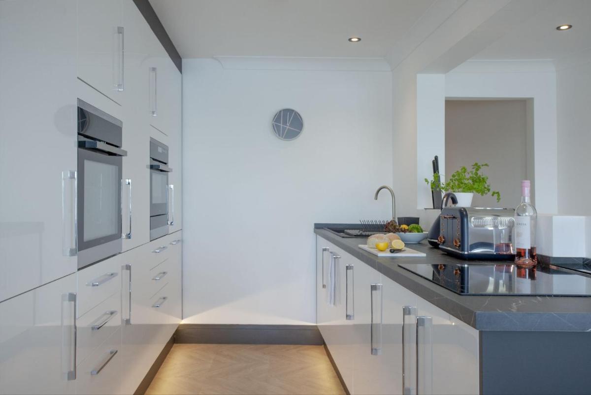8 Bayview, Vernon Court - Housity