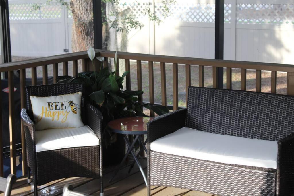 Beautiful retreat, hot tub & outdoor living space. - Housity
