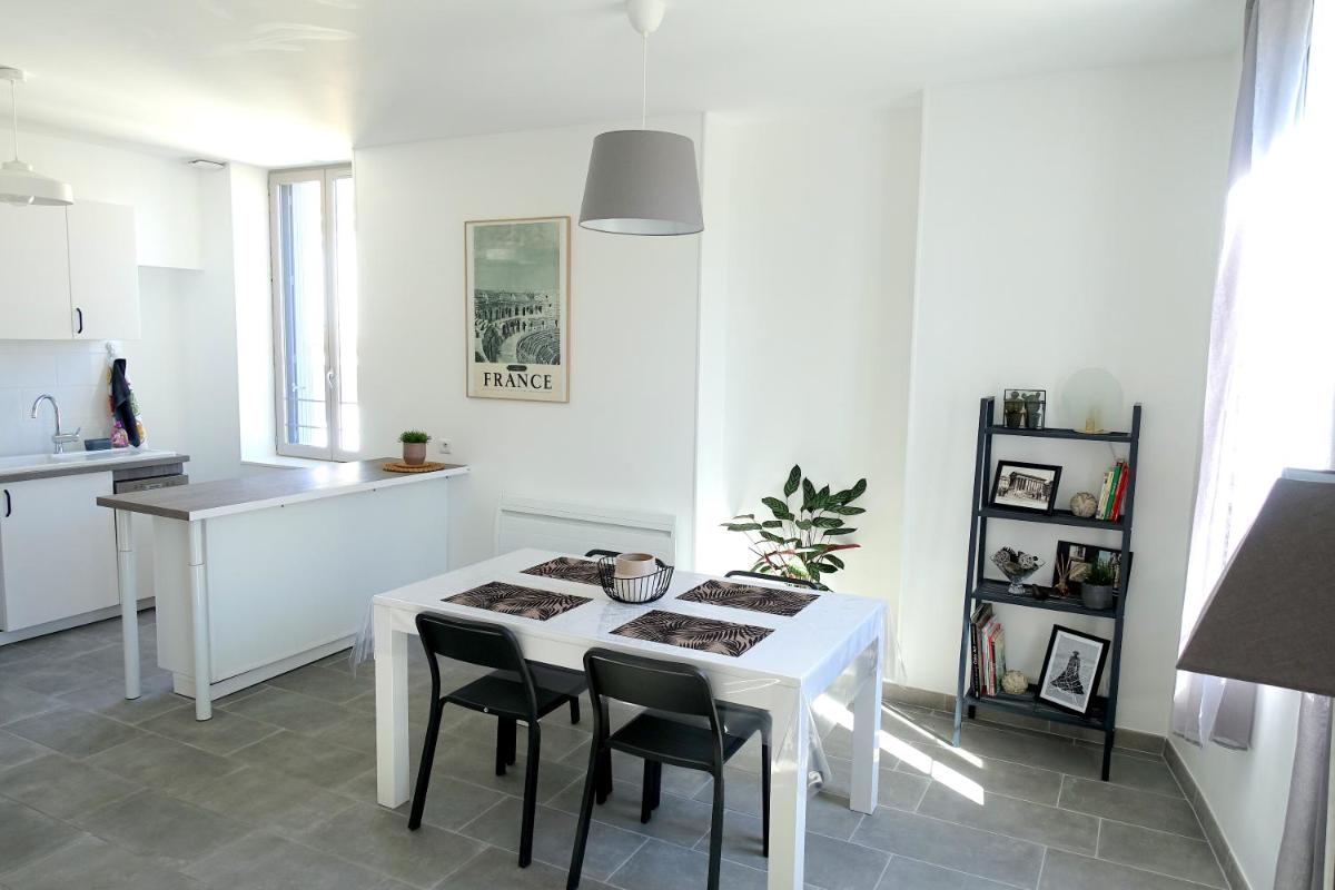 Maison Carrée/Coeur historique de Nîmes - Superbe Appt 55m² - Housity