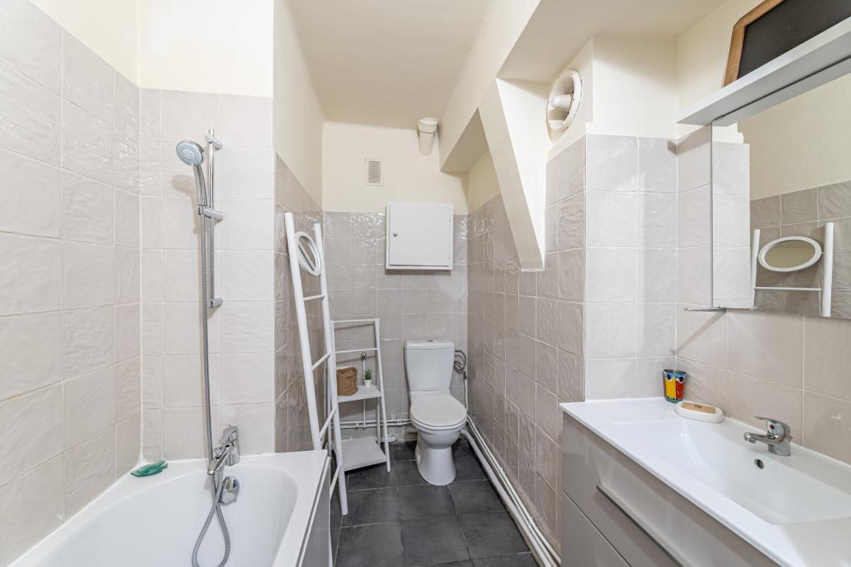Studio avec balcon, plage à 50m, proche Vieux Port - Housity