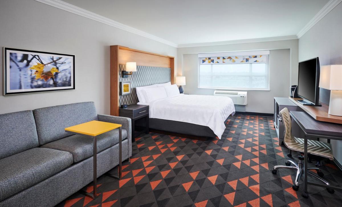 Holiday Inn & Suites Oakville at Bronte by IHG - Housity