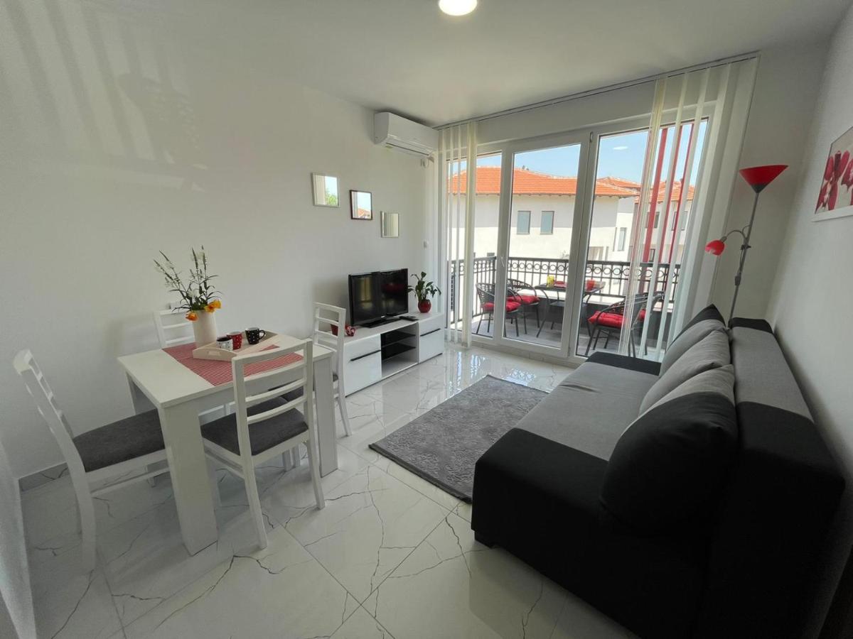 Lake View Tašić 1 - Housity
