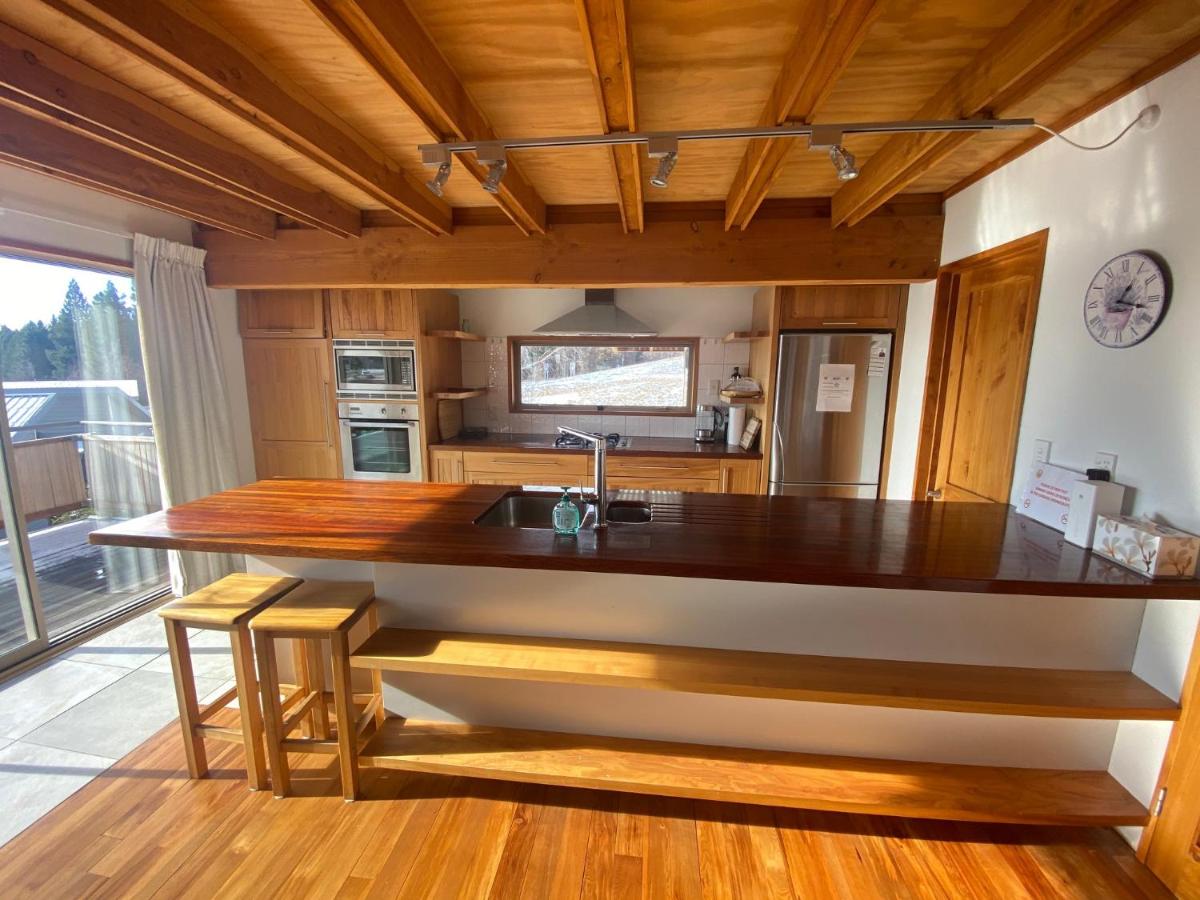 Glacier Rock Lakeview House - Housity