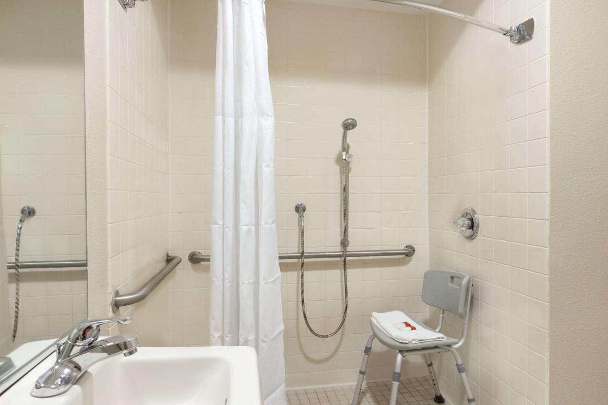 Baymont by Wyndham Winchester - Housity