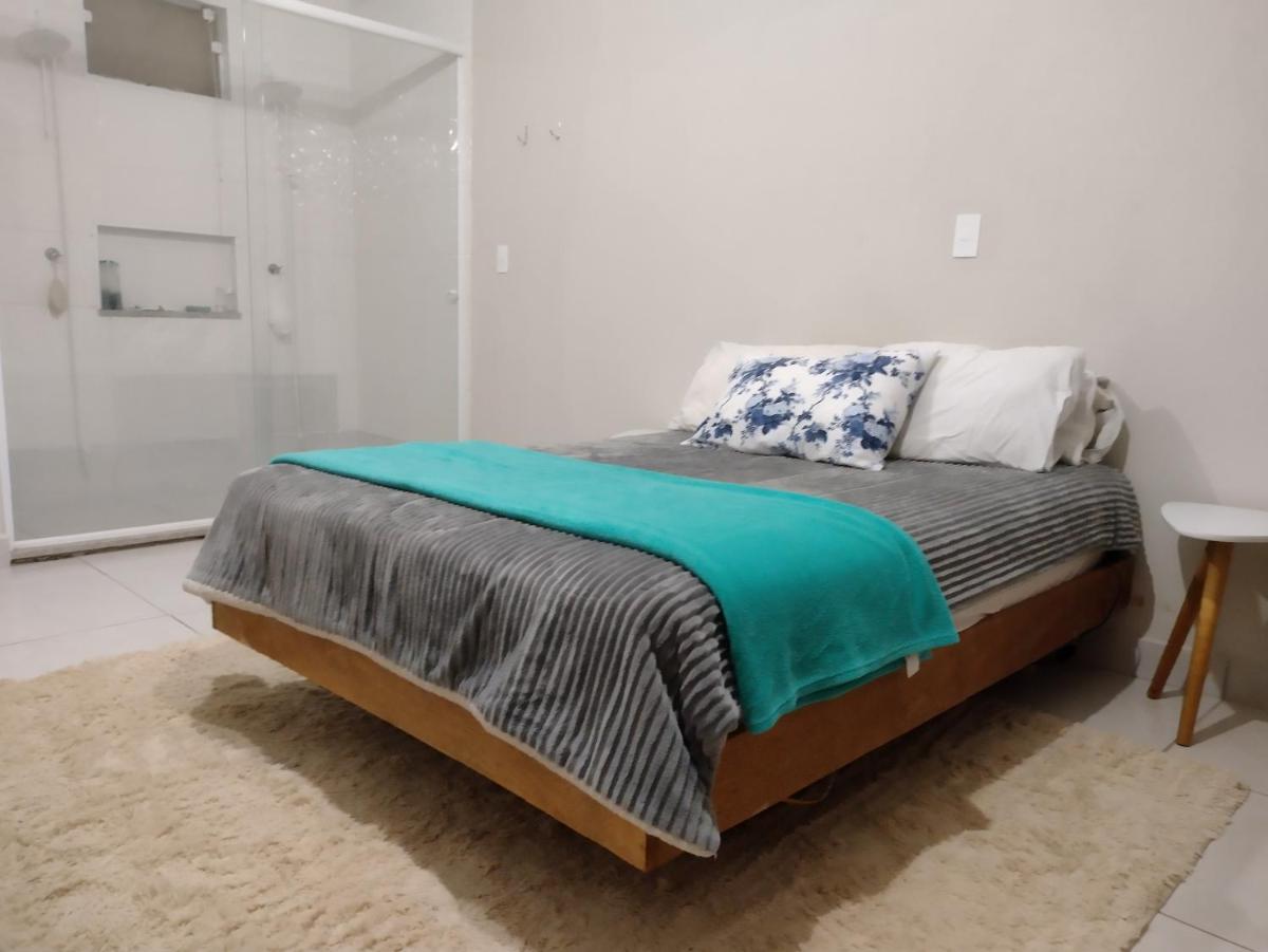 Casa inteira, grande suíte, dois chuveiros, sala ,cozinha e garagem privativa total conforto, MELHOR QUE HOTEL! - Housity