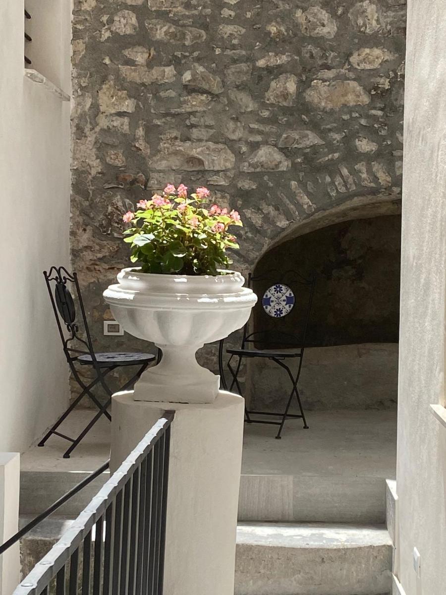 Patio1861 - A Sicilian deluxe apartment - Housity