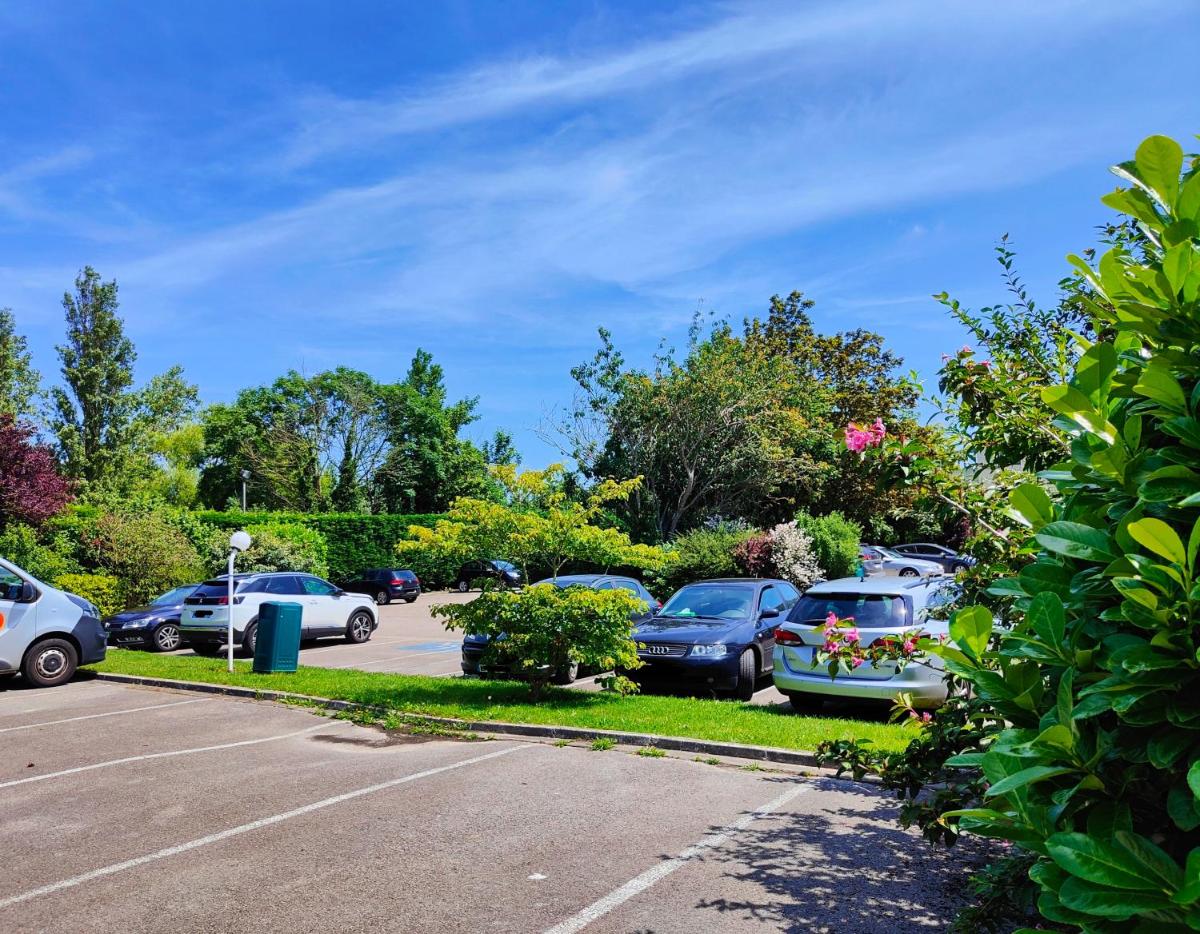Jardin de l'établissement Holiday Inn Calais Coquelles by IHG