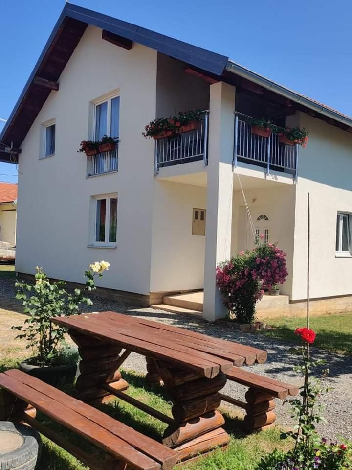 Apartman Lukić - Housity