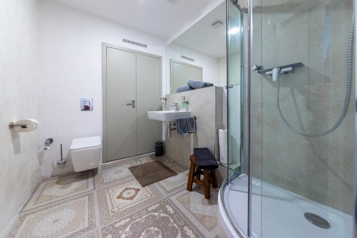 Apartment 8 - Housity