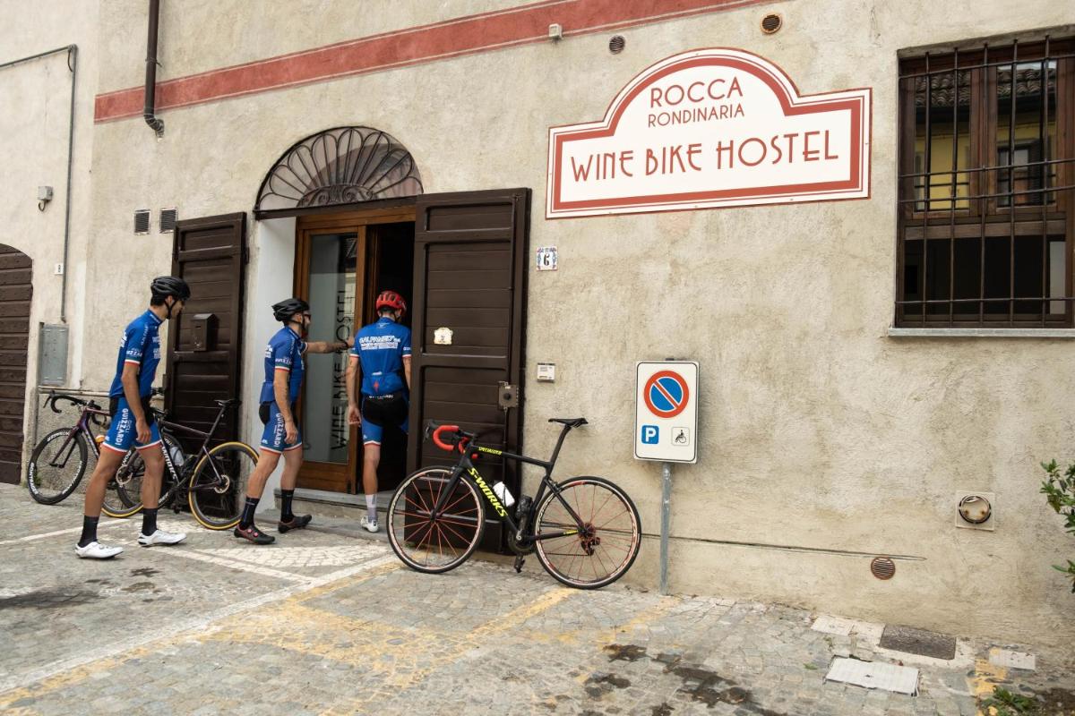 WineBikeHostel - Housity