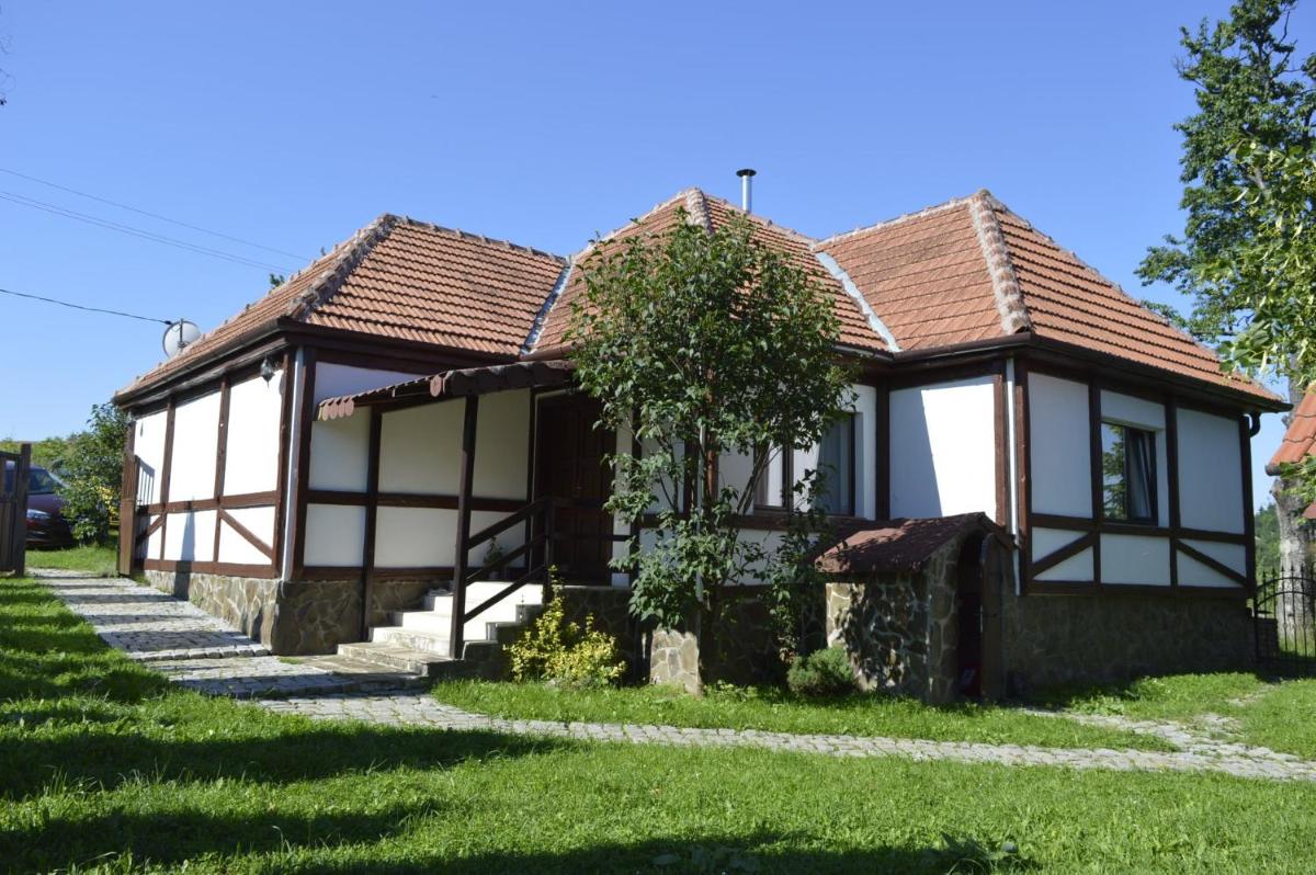 Casa Vatra Sinteului - Cu sala de evenimente de capacitate mare - Se inchiriaza integral - Housity
