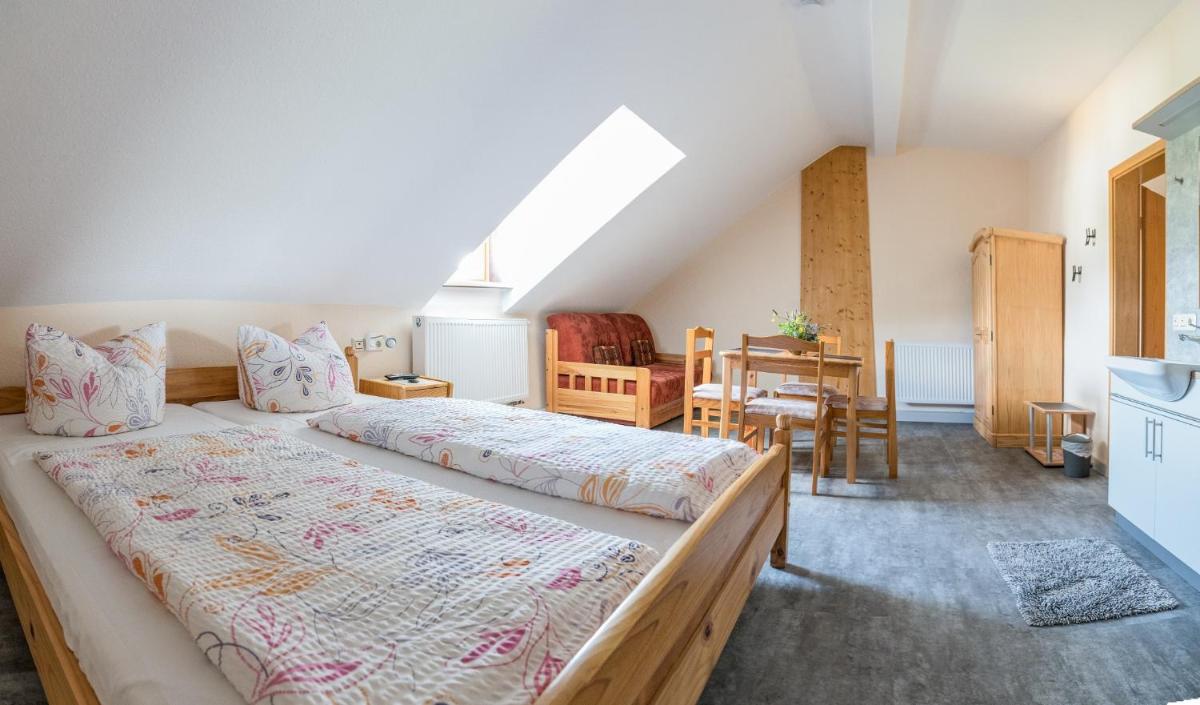 Gasthaus & Pension Am Rennsteig - Housity