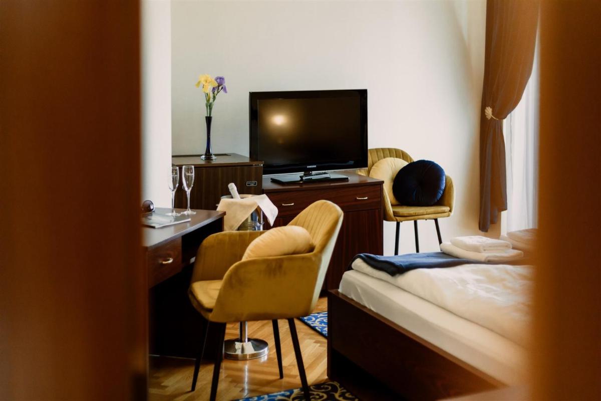 Korona Pension and Restaurant - Housity