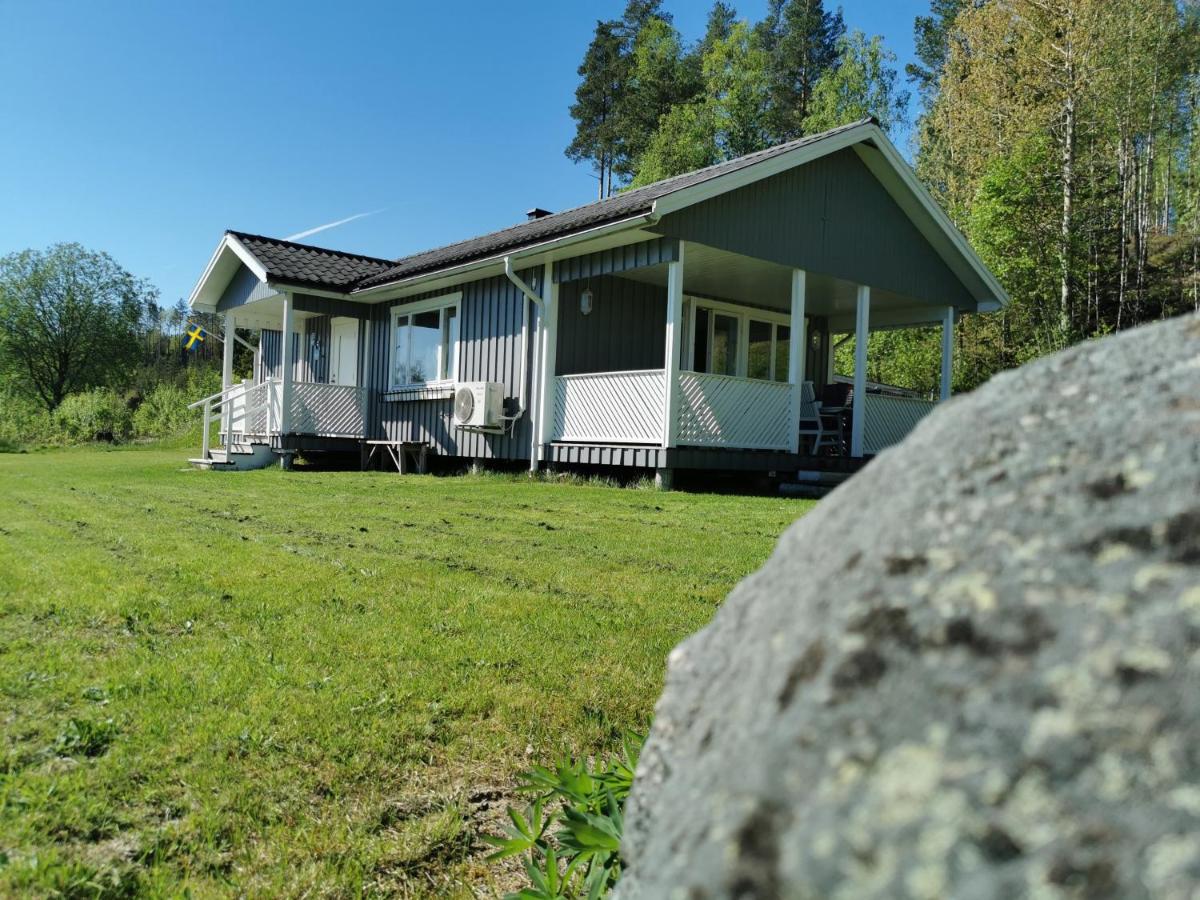 Stuga Solbacken nära Rådasjön - Housity