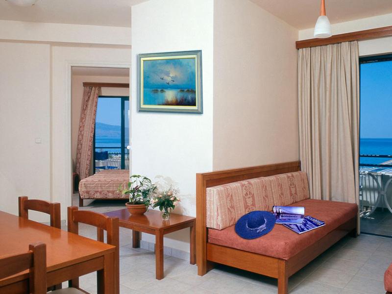 Mike Studios & Apartments - Housity