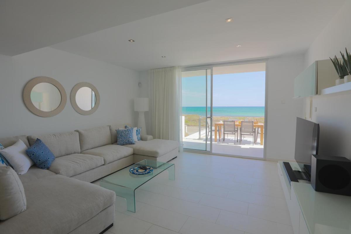 Son Serra Sea Coast Villa - Housity
