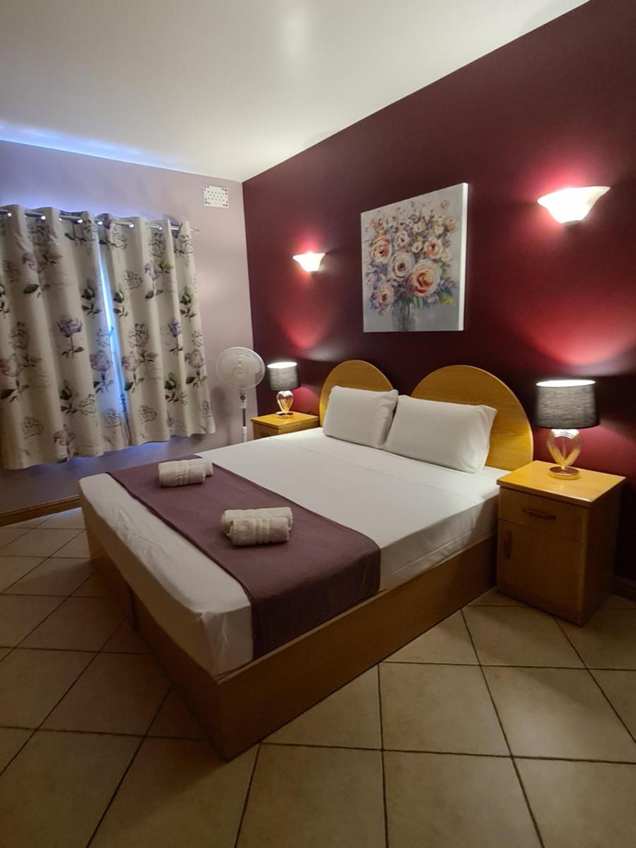 Beautiful Central Apartment with Pool - Housity