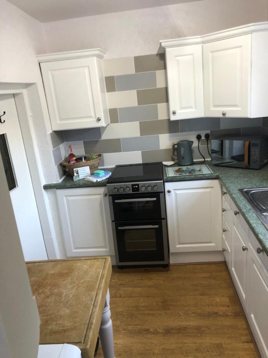 Hill Cottage, Thornton-Le-Dale - Housity