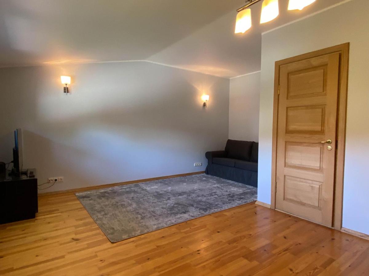 Comfy Summer House Near Beach - Housity