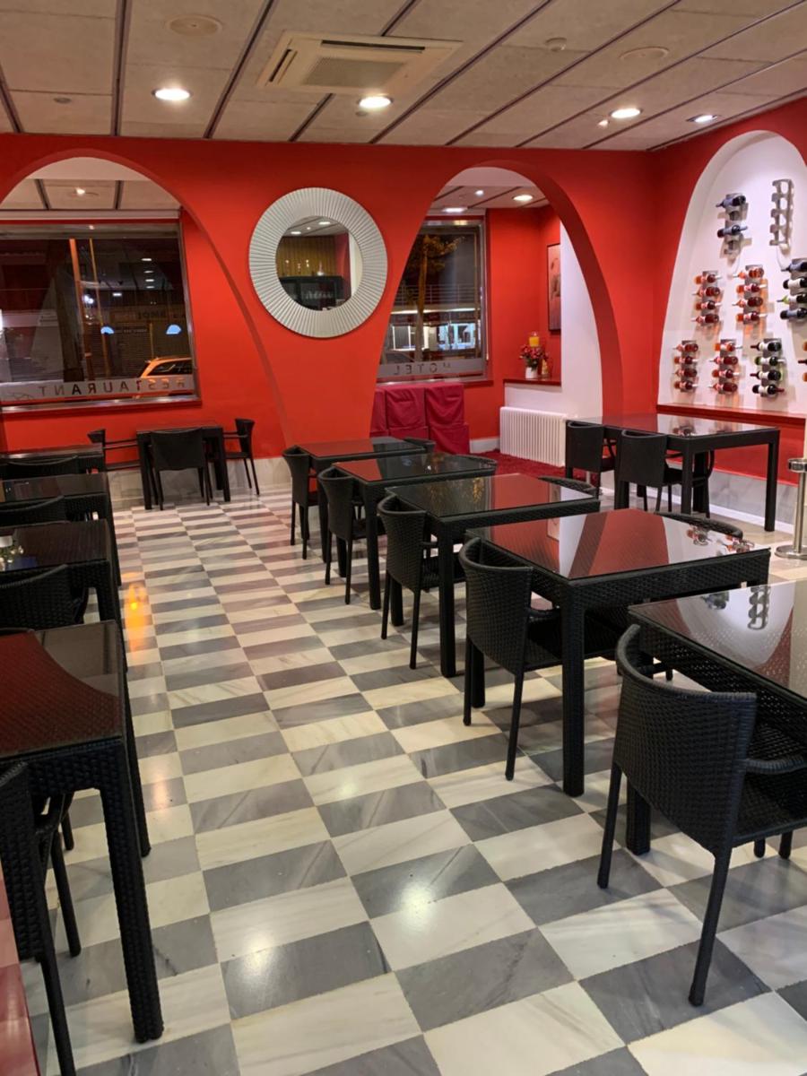 Un restaurante o sitio para comer en Hotel Spa Pinar del Mar
