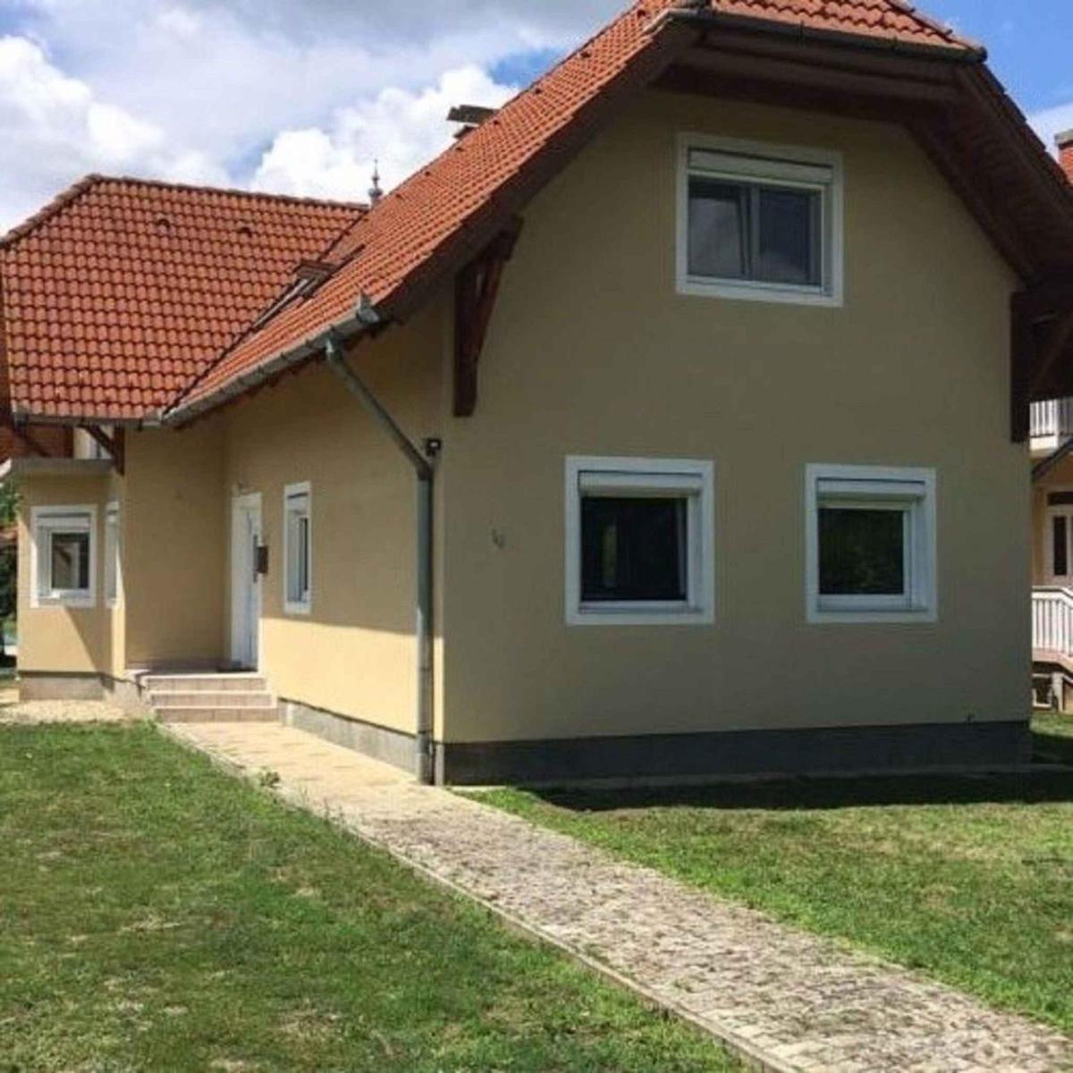 Studio in Balatonbereny 41047 - Housity