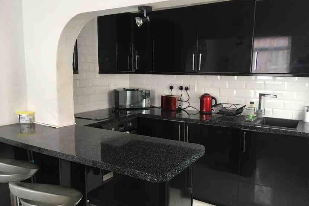 Ted’s House: Comfy, cosy, close to the beach - Housity