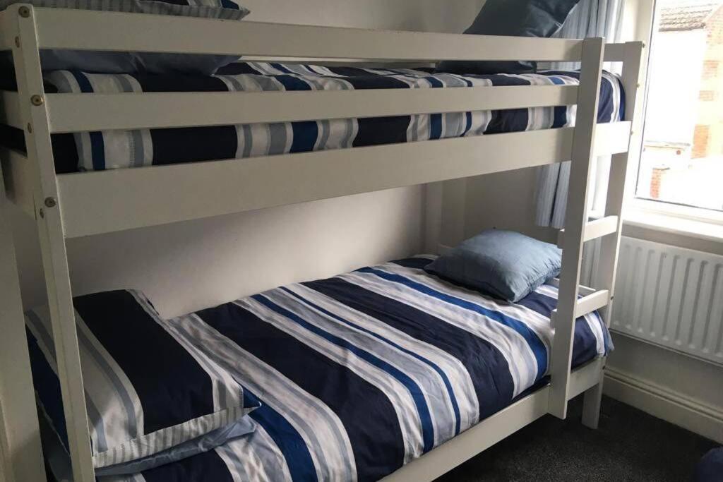 Ted’s House: Comfy, cosy, close to the beach - Housity