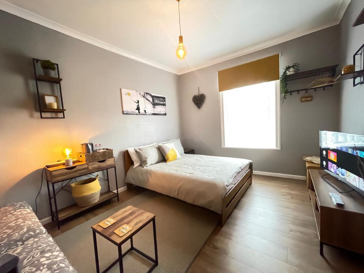 Westend Holiday Room 4 Brecon - Housity