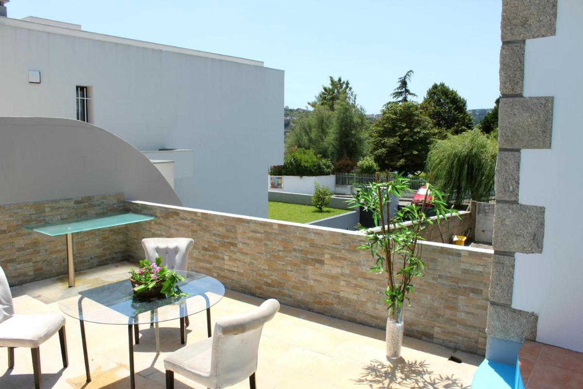 D'ouro Pool House - Housity