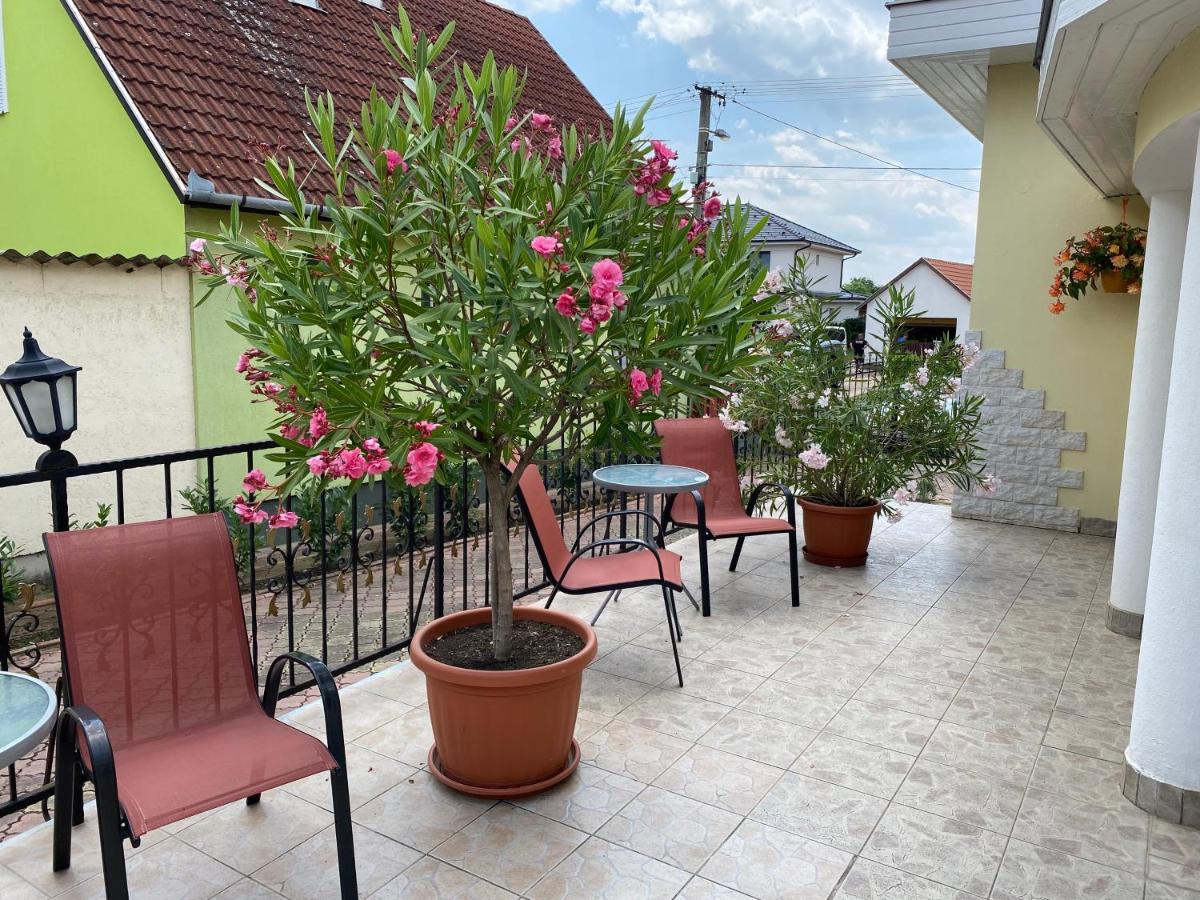 Veronika Villa - Housity