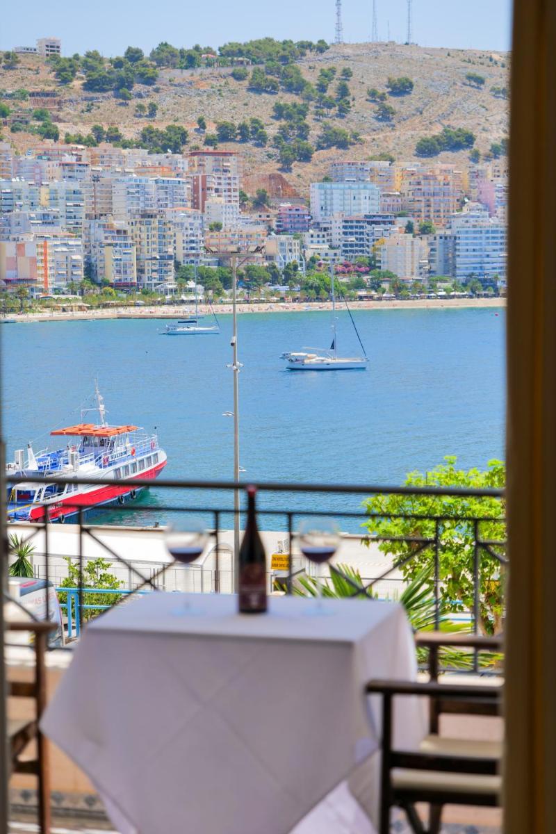 Hotel Mano - Housity