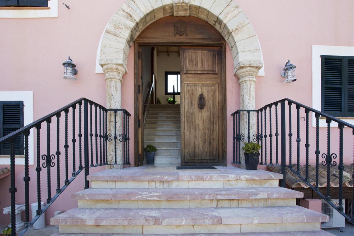 Spacious apartment in Pollenca with mountain view - Housity