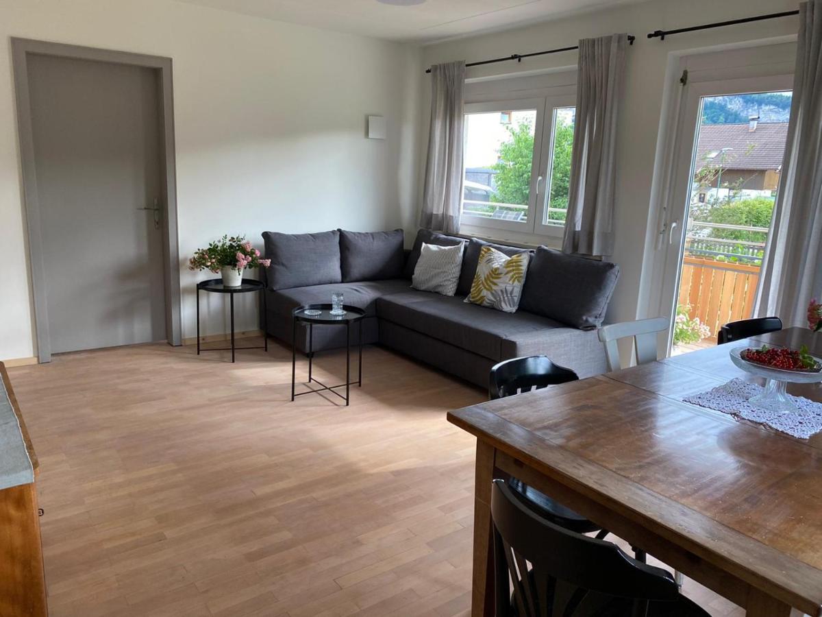 Haus mit 6 Schlafzimmer, Pool und großem Garten - Housity