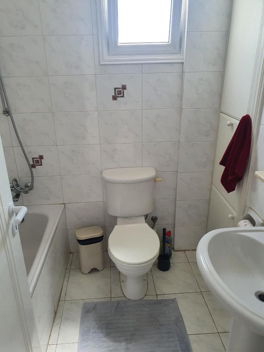 Suitetrails - Beautiful 2 bedrooms flat,near beach,free parking